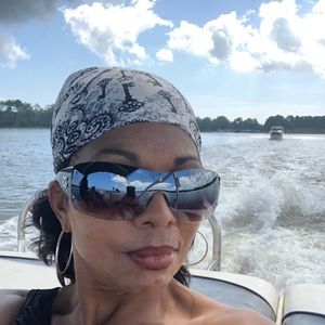 Meet your Posher, Leslie